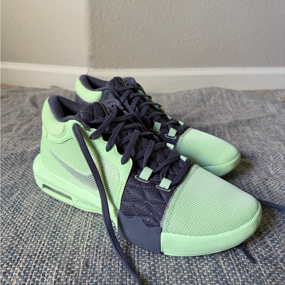 New with Box: Nike LeBron Witness VIII Box in Purple - Picture 5 of 11